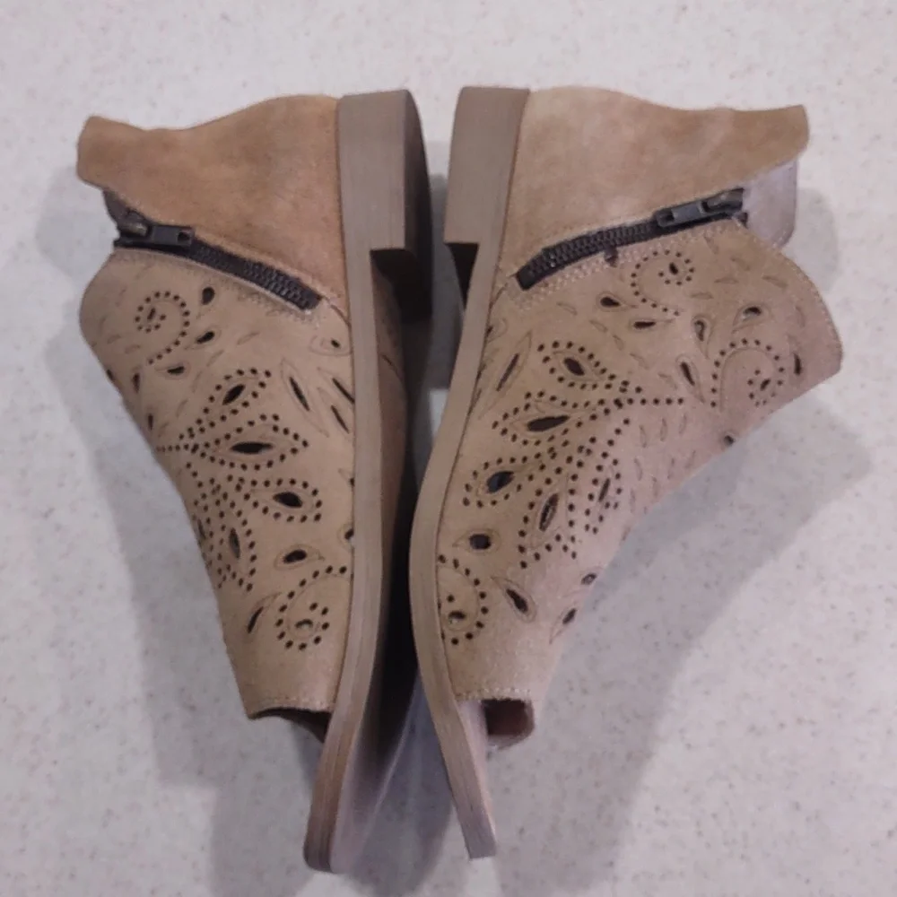 Coolway Tan Nelia Perforated Leather Side Zip Peep Toe Shoes Size 41/US 10 EUC - Picture 4 of 14